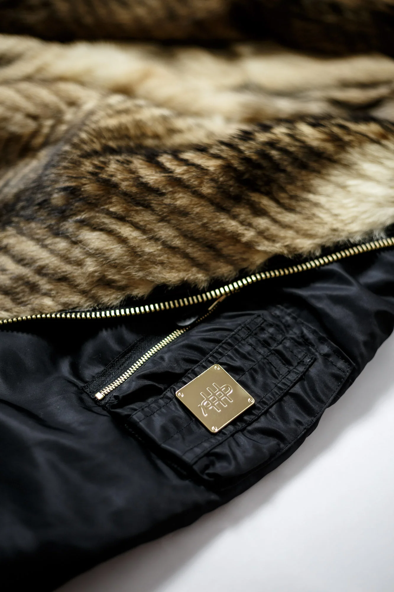 CANADIAN FOX - Vintage Fur Bomber Jacket (medium) — EPOQUE